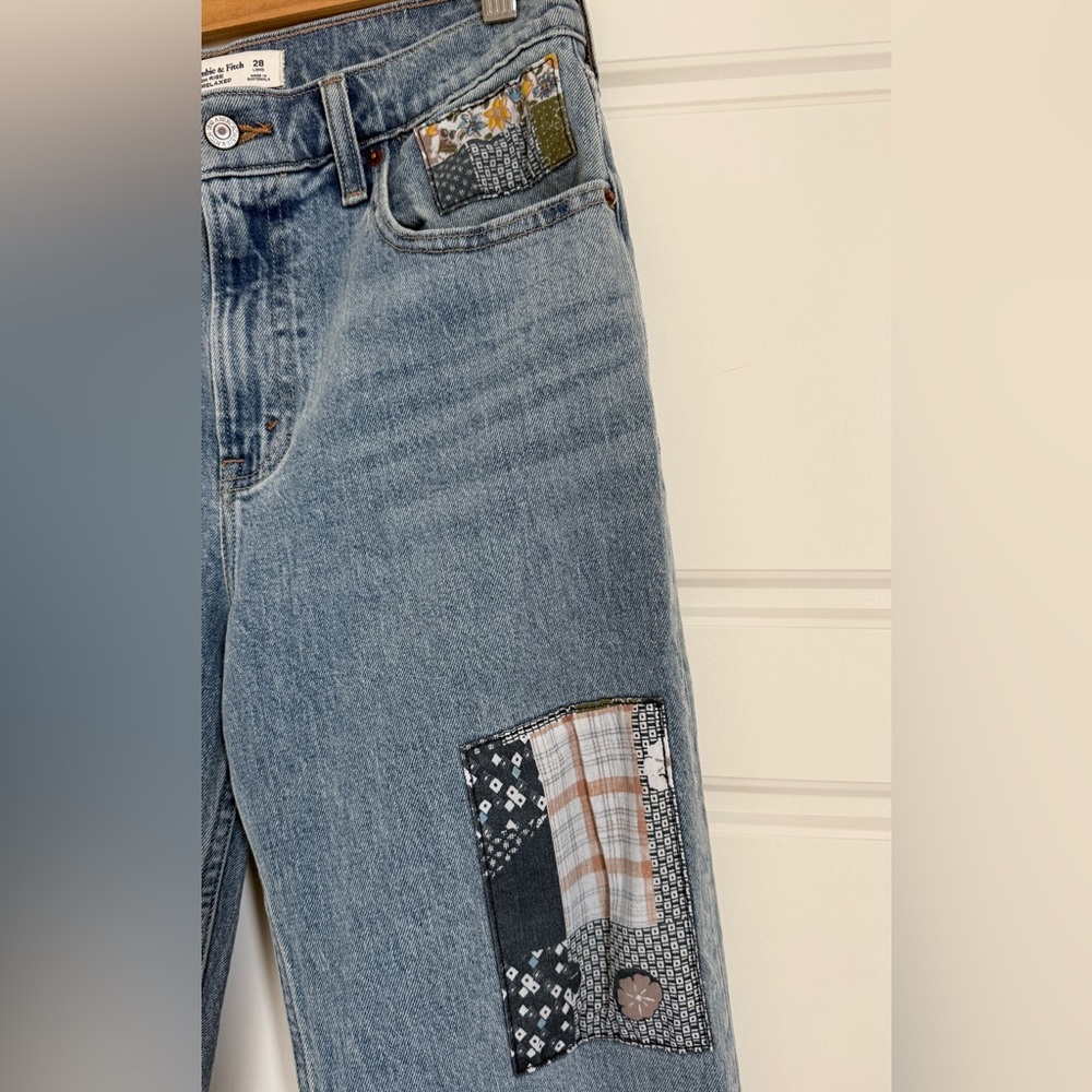 Abercrombie & Fitch Quilted Patchwork High Rise 90s Relaxed Jeans - Picture 5 of 8